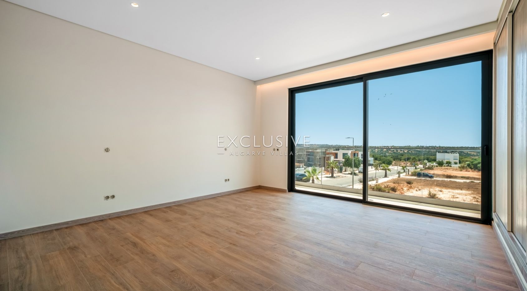New 4-Bed Luxury Villa with Pool in Encosta Dourada, Pêra, Algarve