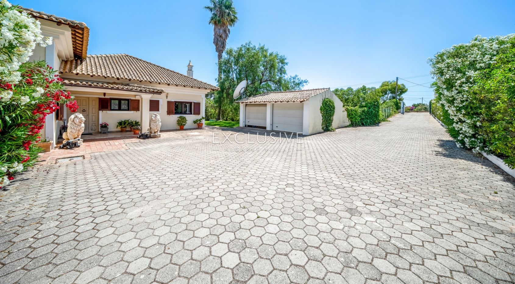Farm house style property in Caramujeira Algarve