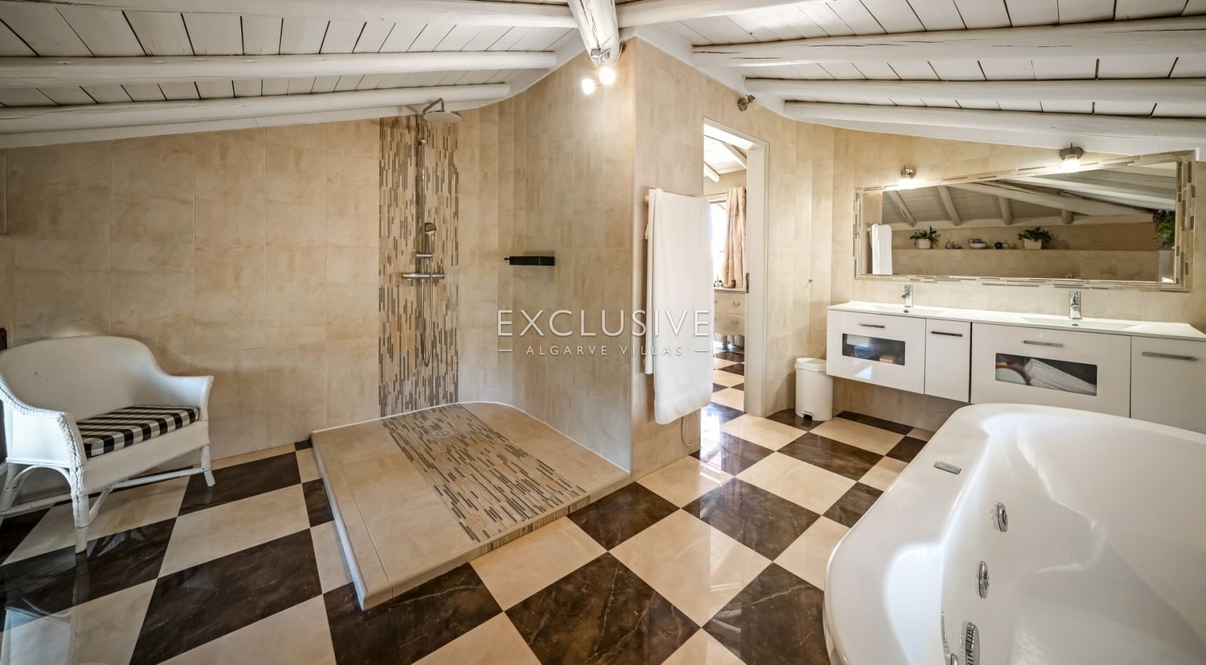 Farm house style property in Caramujeira Algarve