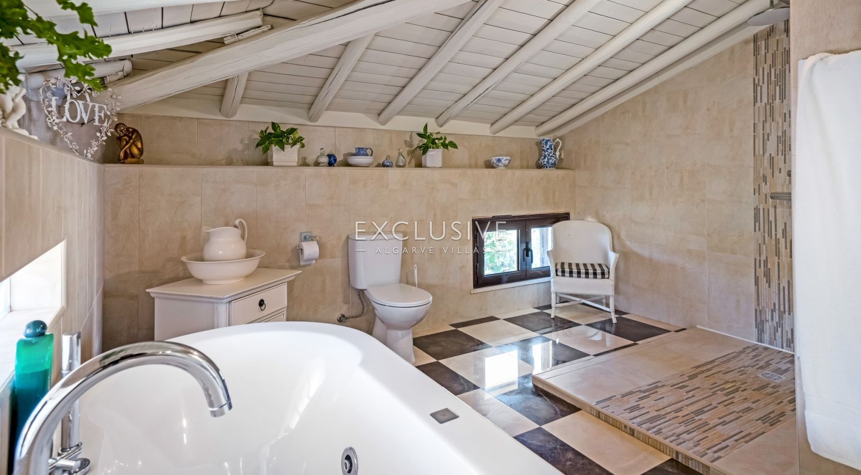 Farm house style property in Caramujeira Algarve