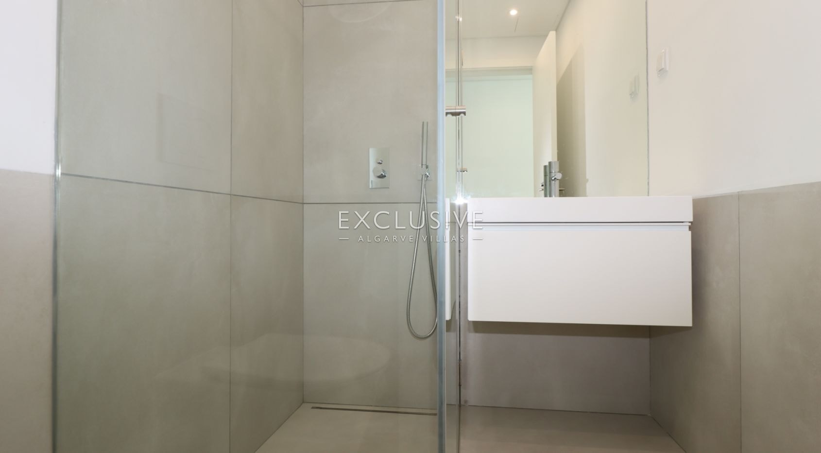 Modern 3 Bedroom Apartment in Vilamoura, Close to the Marina and Golf Courses