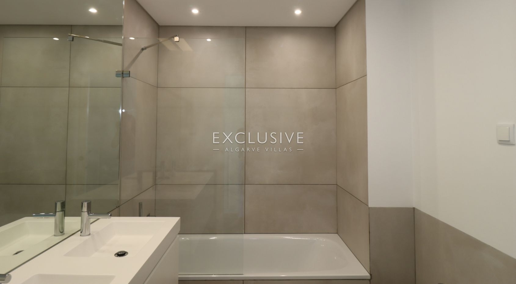 Modern 3 Bedroom Apartment in Vilamoura, Close to the Marina and Golf Courses