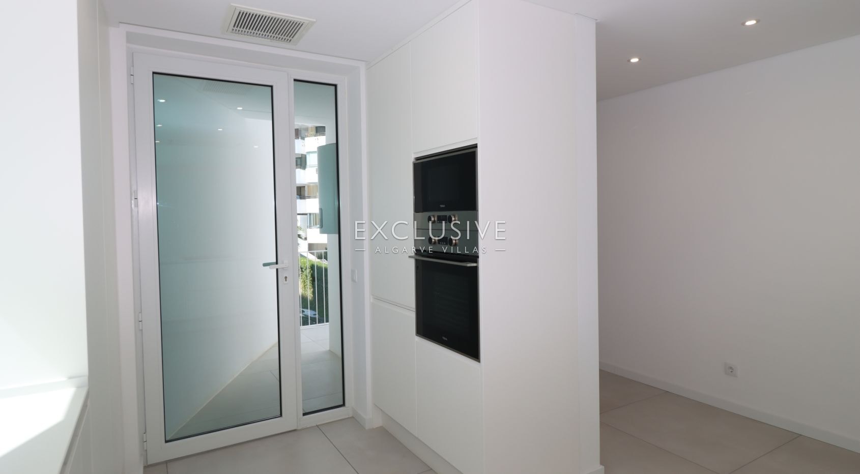 Modern 3 Bedroom Apartment in Vilamoura, Close to the Marina and Golf Courses