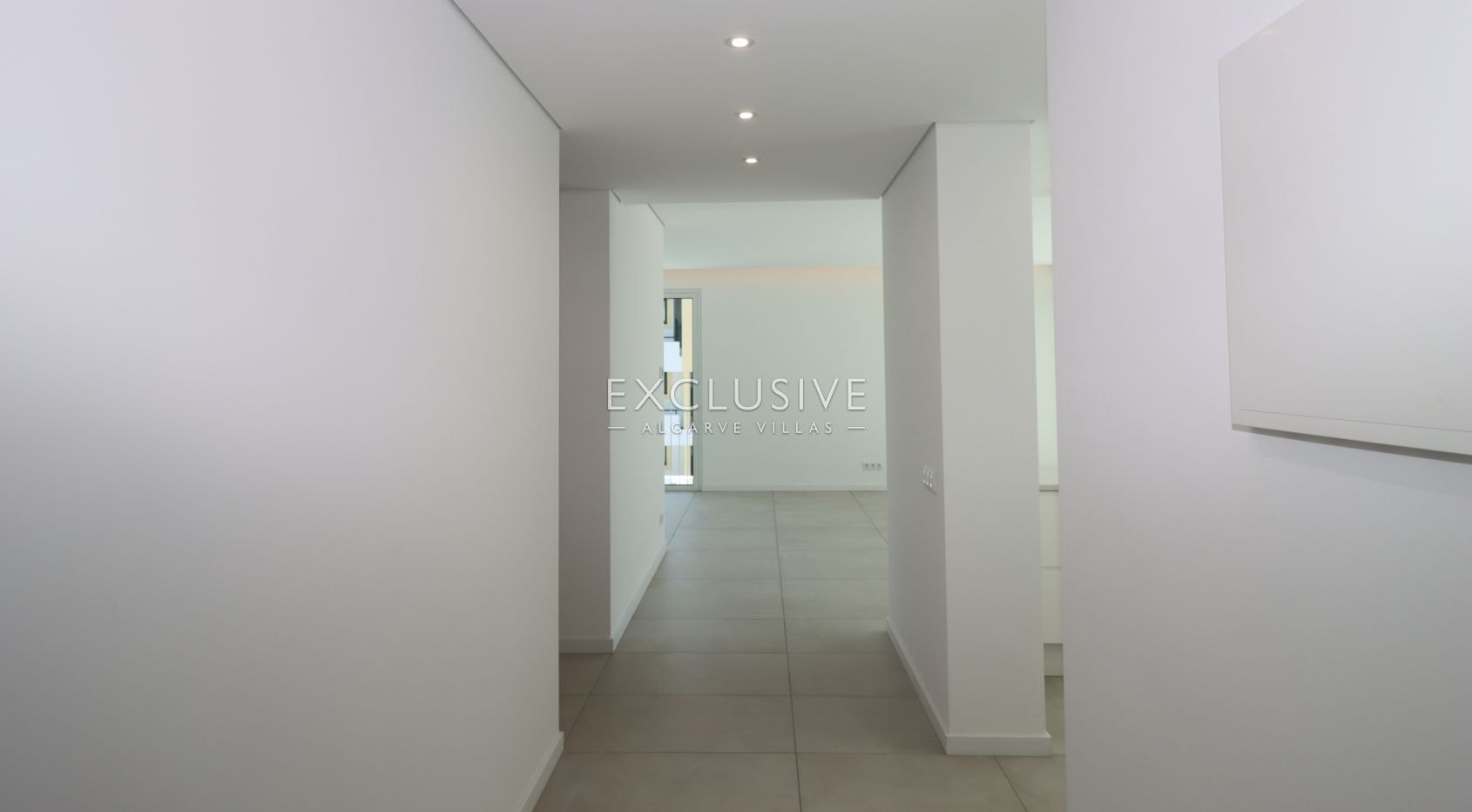 Modern 3 Bedroom Apartment in Vilamoura, Close to the Marina and Golf Courses