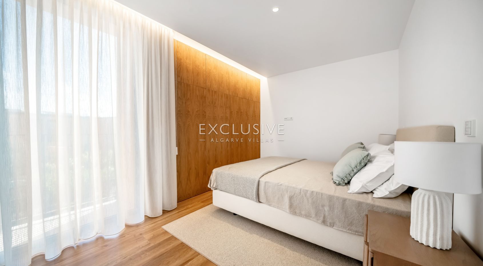 Buy Luxury 3 Bedroom Villa with Private Pool & Garden in Vilamoura