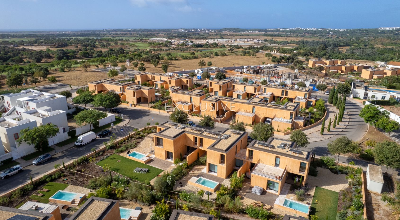 Buy Luxury 3 Bedroom Villa with Private Pool & Garden in Vilamoura