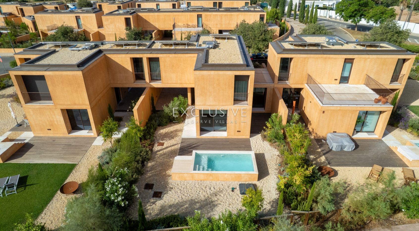 Buy Luxury 3 Bedroom Villa with Private Pool & Garden in Vilamoura