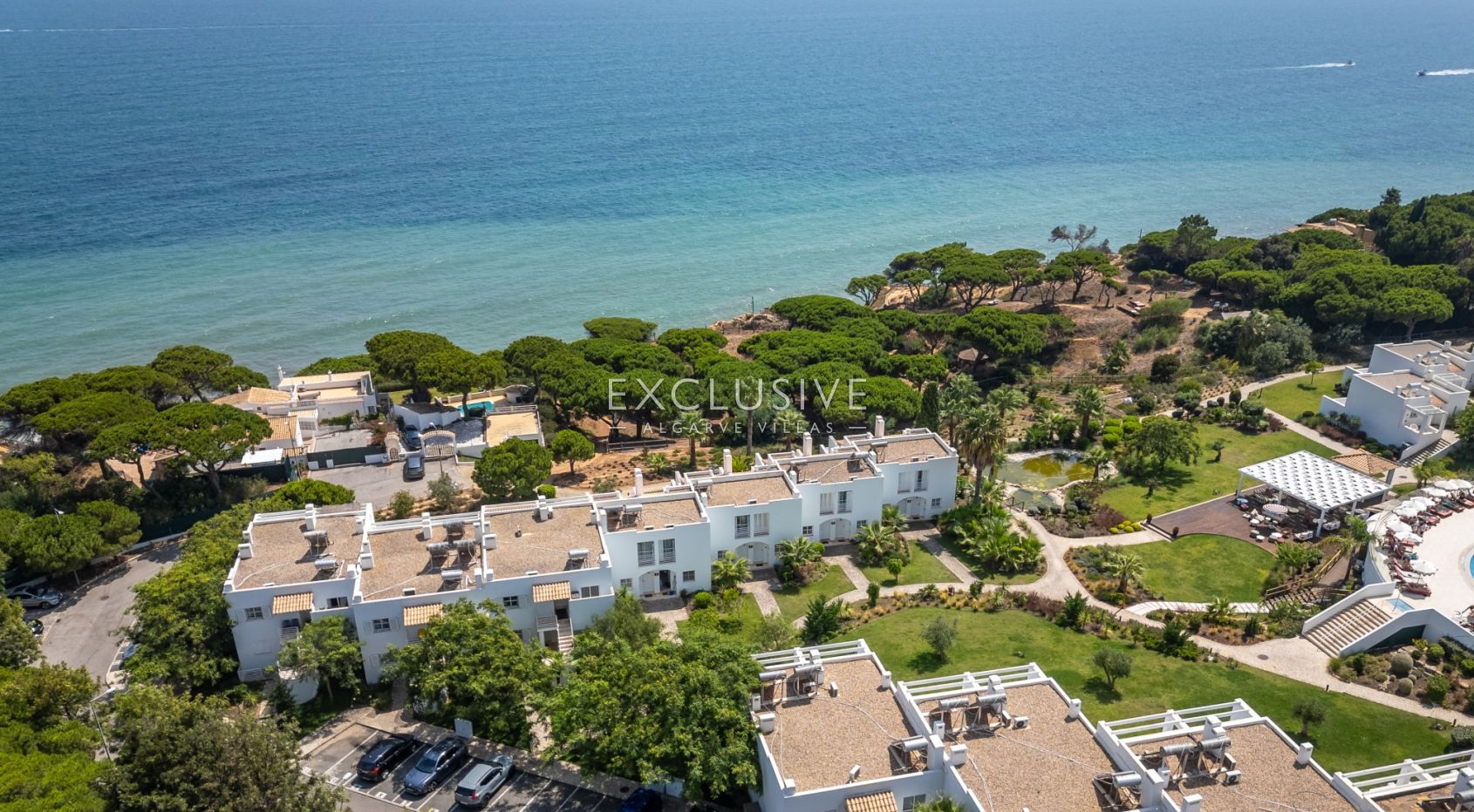Ocean front townhouse in Albufeira with Sea Views & Resort Facilities