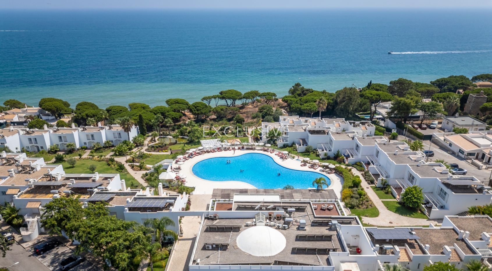 Ocean front townhouse in Albufeira with Sea Views & Resort Facilities