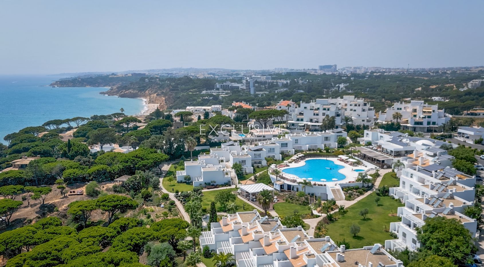 Ocean front townhouse in Albufeira with Sea Views & Resort Facilities
