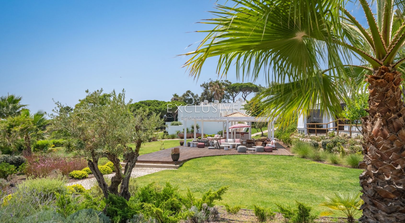 Ocean front townhouse in Albufeira with Sea Views & Resort Facilities