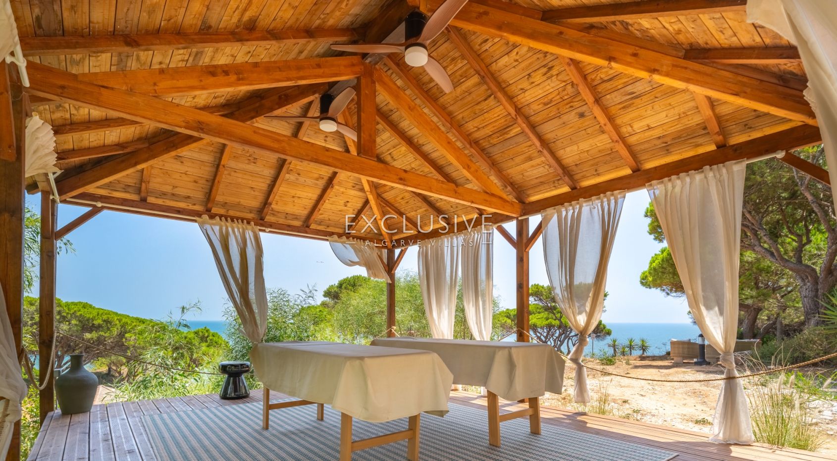 Ocean front townhouse in Albufeira with Sea Views & Resort Facilities
