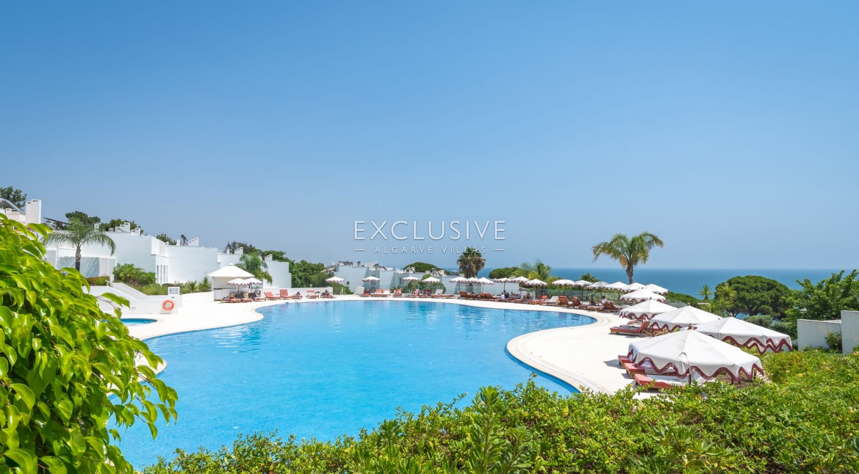 Ocean front townhouse in Albufeira with Sea Views & Resort Facilities