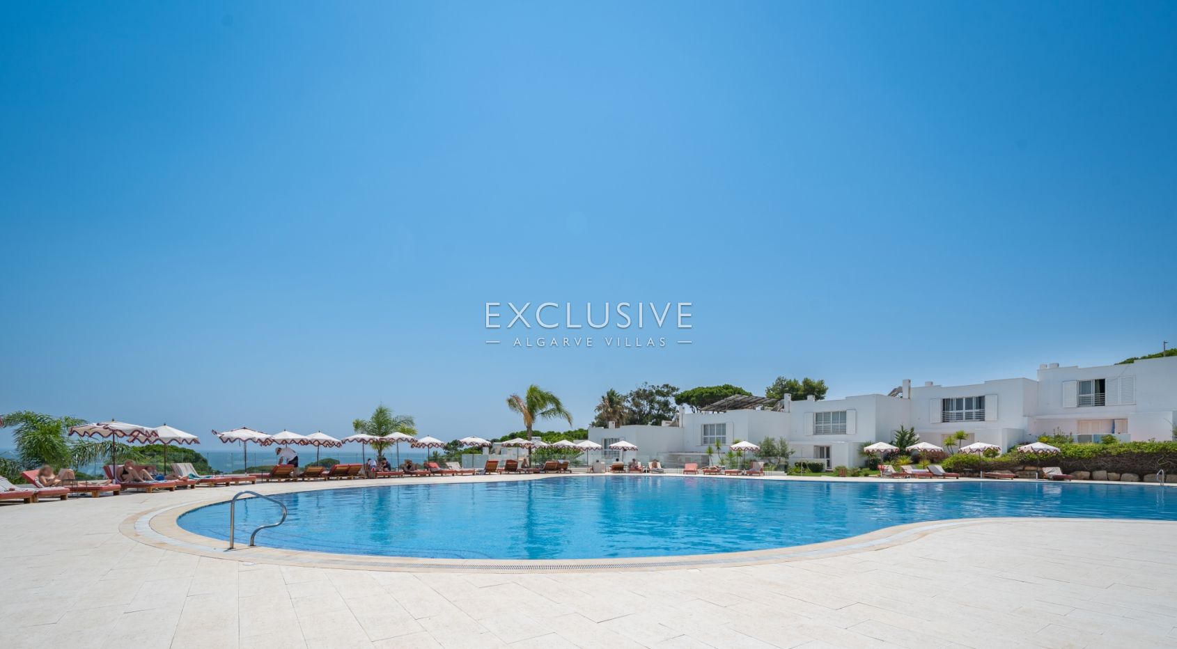 Ocean front townhouse in Albufeira with Sea Views & Resort Facilities