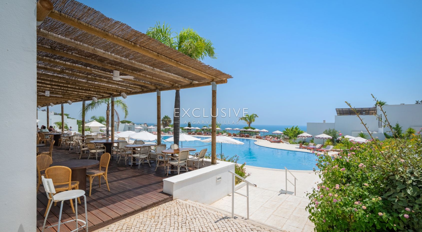 Ocean front townhouse in Albufeira with Sea Views & Resort Facilities