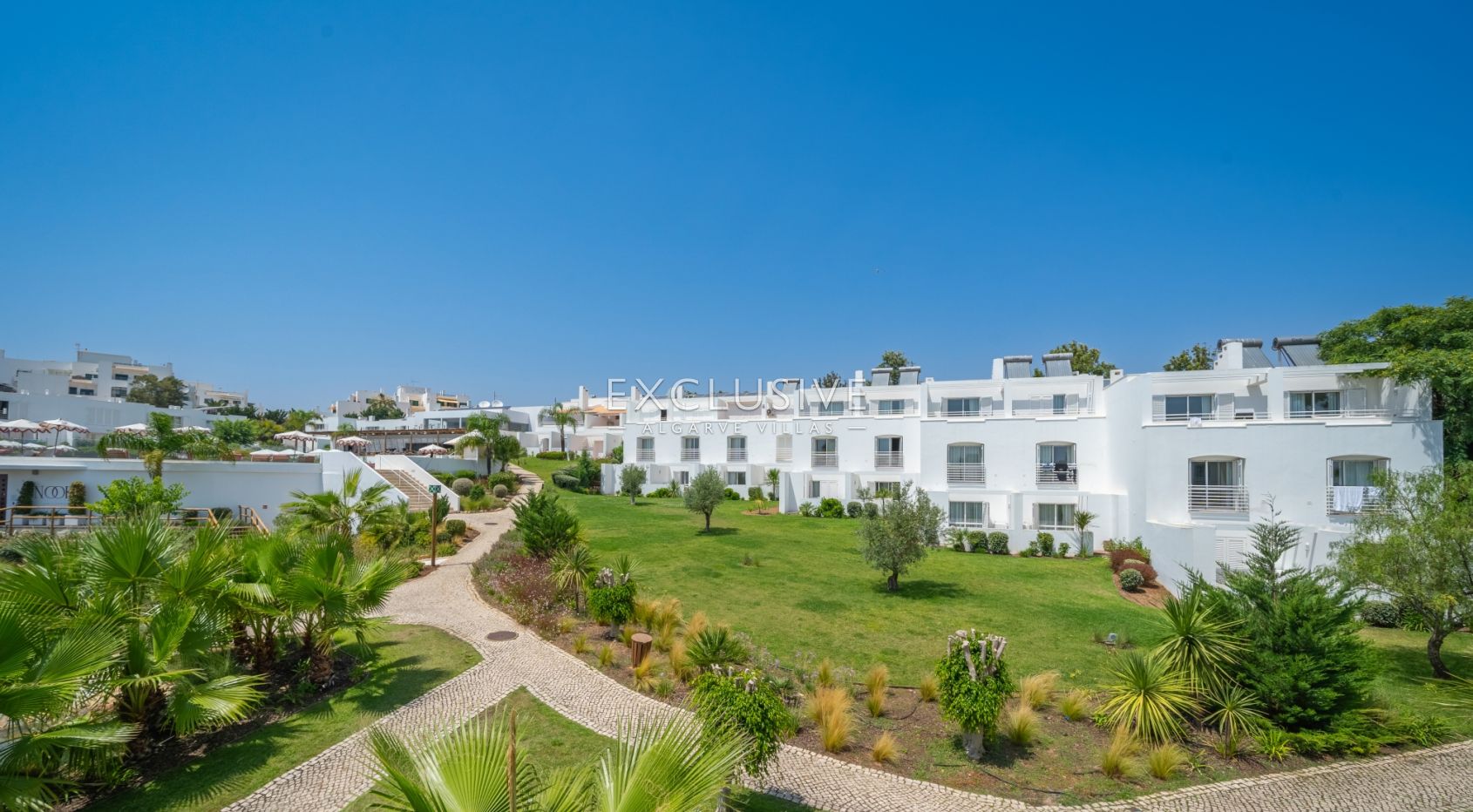 Ocean front townhouse in Albufeira with Sea Views & Resort Facilities
