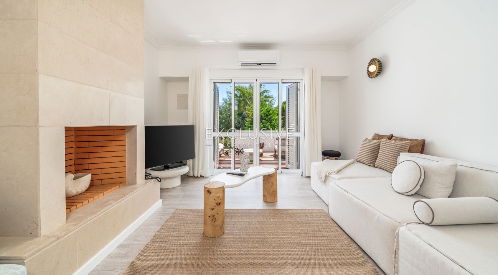 Ocean front townhouse in Albufeira with Sea Views & Resort Facilities