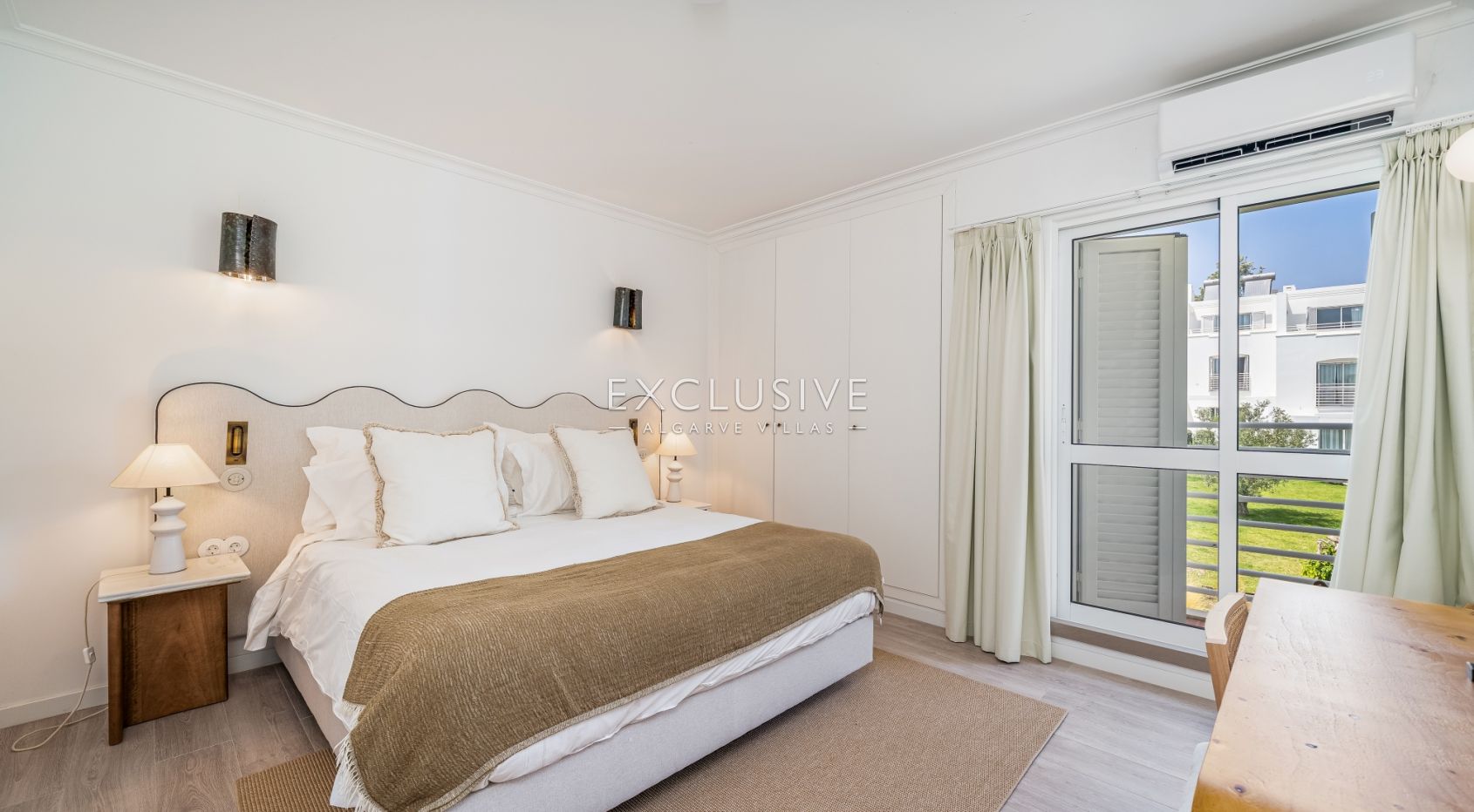 Ocean front townhouse in Albufeira with Sea Views & Resort Facilities