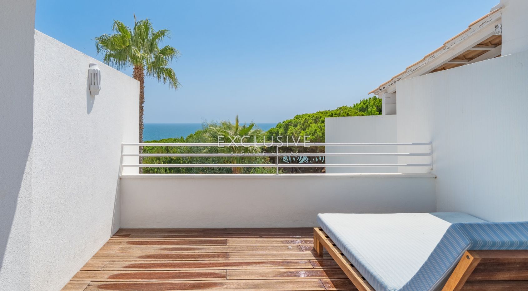 Ocean front townhouse in Albufeira with Sea Views & Resort Facilities
