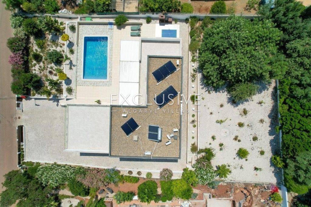 South-east facing Contemporary 4 Bedroom Villa with Pool north of Portimao, Algarve