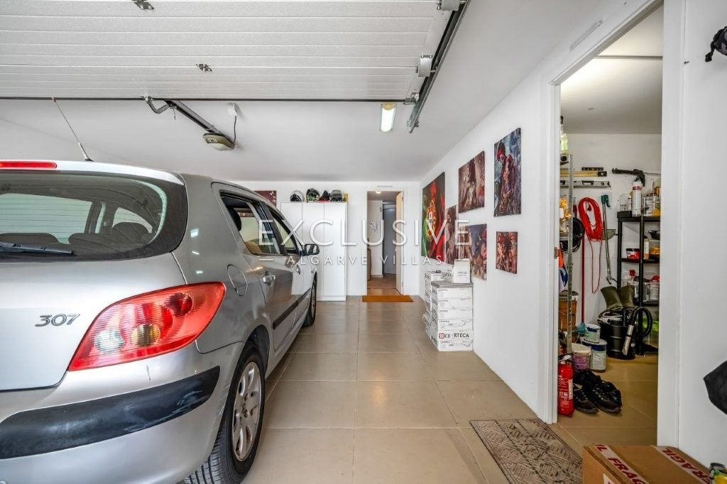 South-east facing Contemporary 4 Bedroom Villa with Pool north of Portimao, Algarve
