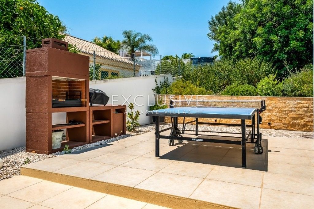 South-east facing Contemporary 4 Bedroom Villa with Pool north of Portimao, Algarve