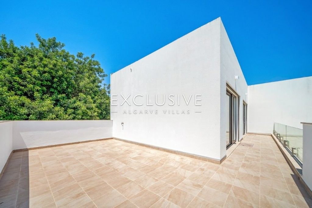 South-east facing Contemporary 4 Bedroom Villa with Pool north of Portimao, Algarve