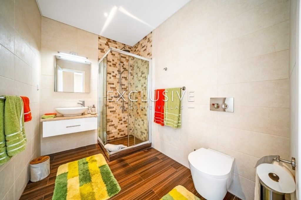 South-east facing Contemporary 4 Bedroom Villa with Pool north of Portimao, Algarve