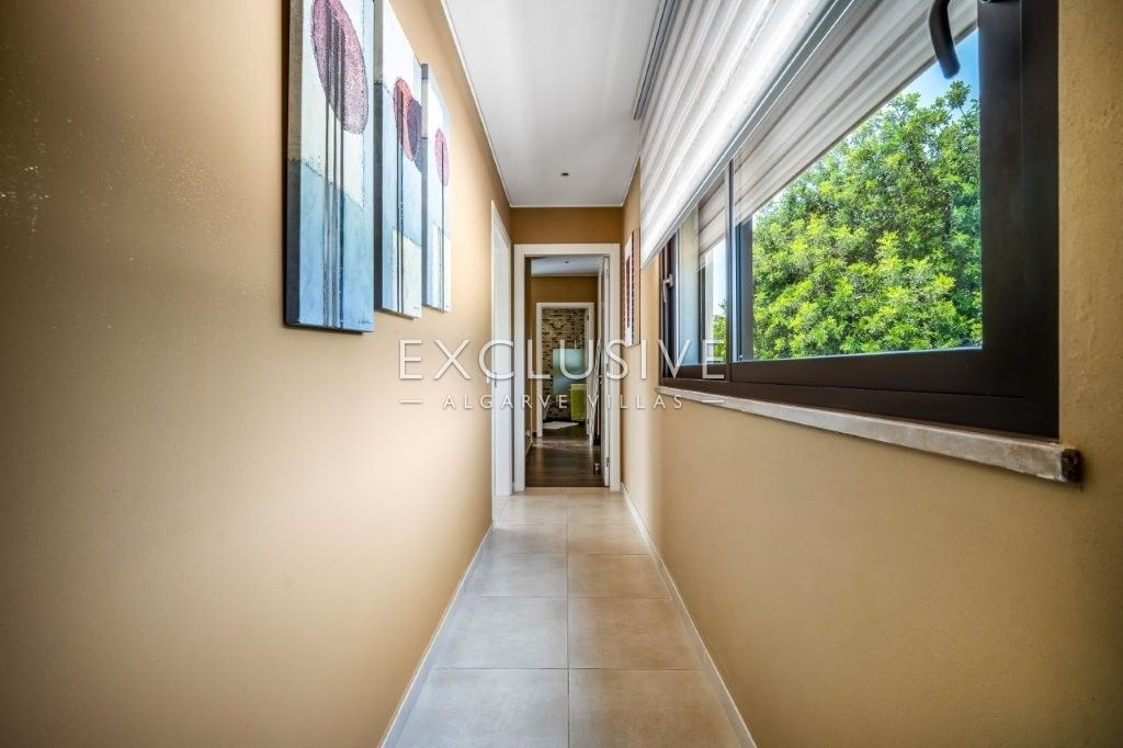 South-east facing Contemporary 4 Bedroom Villa with Pool north of Portimao, Algarve