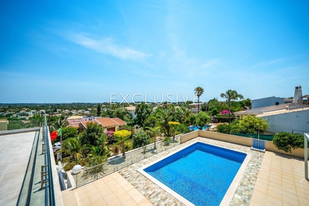 South-east facing Contemporary 4 Bedroom Villa with Pool north of Portimao, Algarve