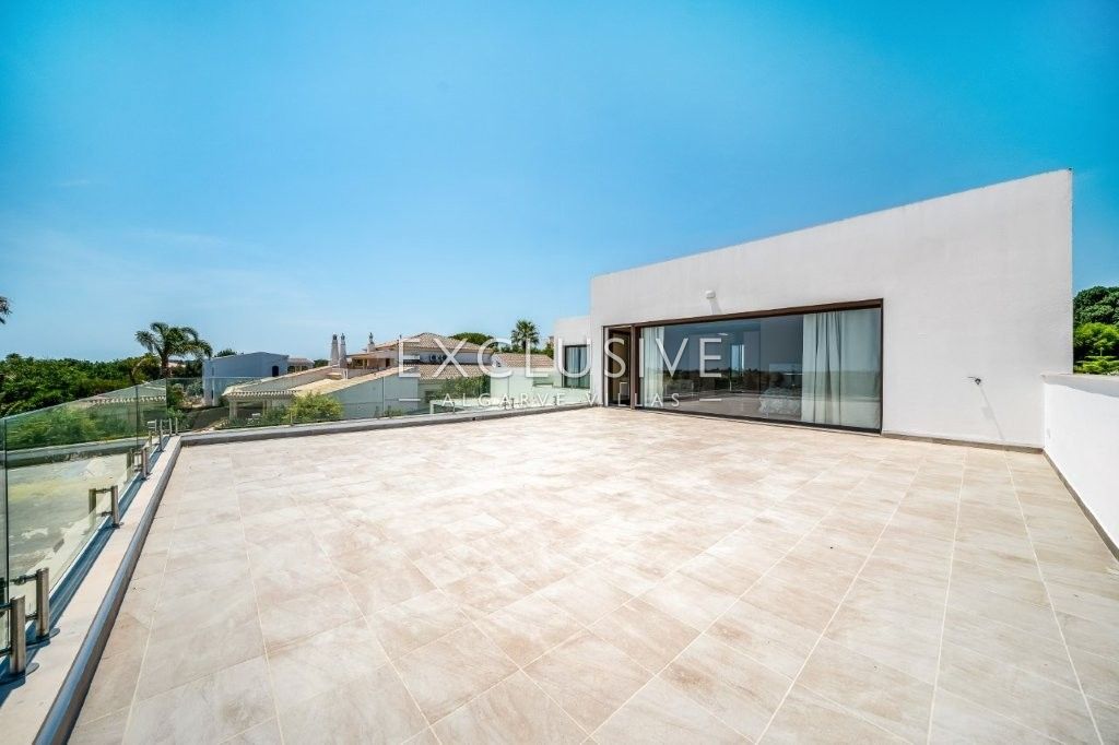 South-east facing Contemporary 4 Bedroom Villa with Pool north of Portimao, Algarve