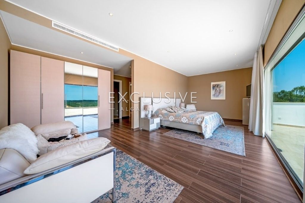South-east facing Contemporary 4 Bedroom Villa with Pool north of Portimao, Algarve