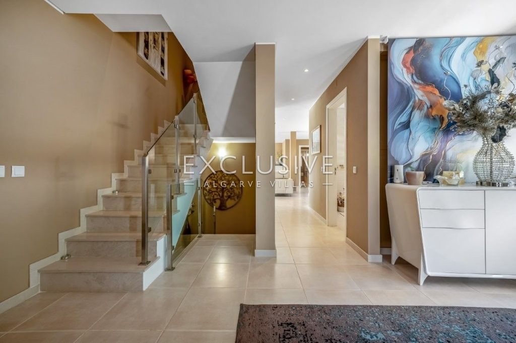 South-east facing Contemporary 4 Bedroom Villa with Pool north of Portimao, Algarve
