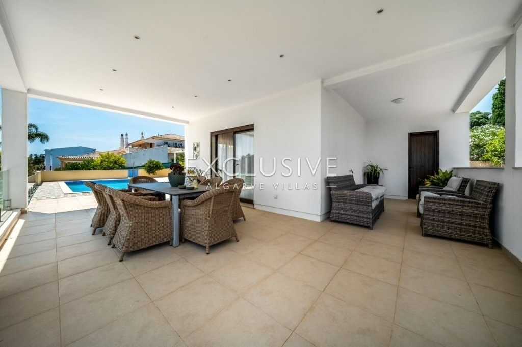 South-east facing Contemporary 4 Bedroom Villa with Pool north of Portimao, Algarve