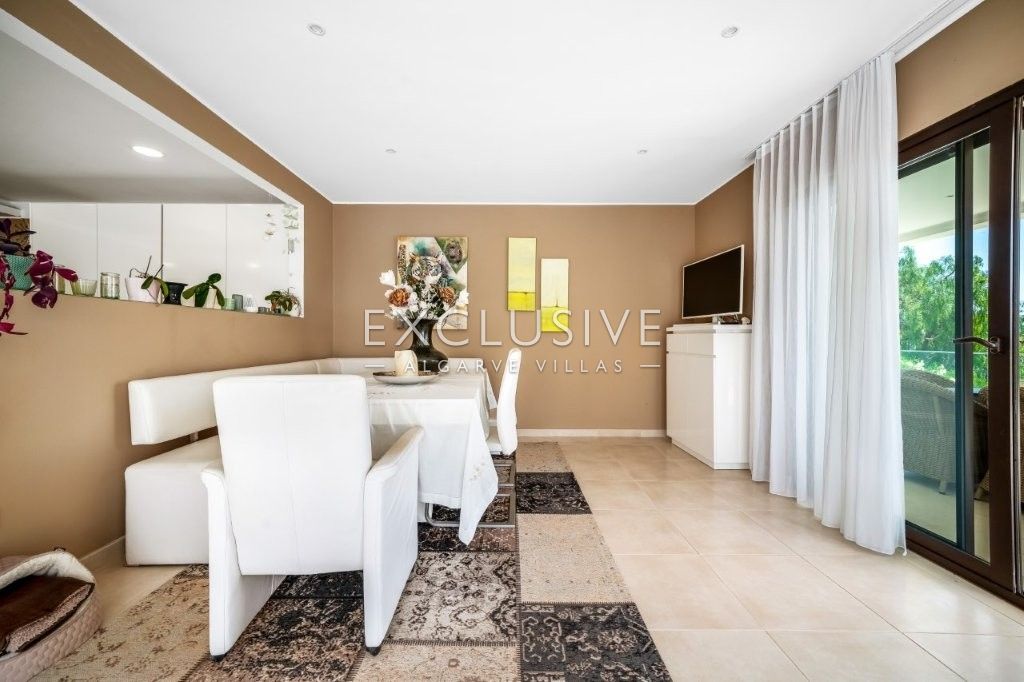 South-east facing Contemporary 4 Bedroom Villa with Pool north of Portimao, Algarve