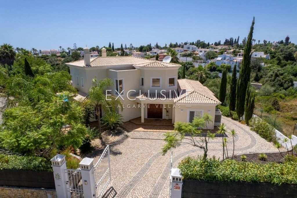 Modern 4 bed villa, with traditional Portuguese features, pool and seaviews, Carvoeiro