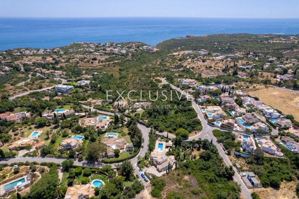 Modern 4 bed villa, with traditional Portuguese features, pool and seaviews, Carvoeiro