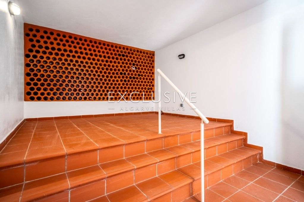 Modern 4 bed villa, with traditional Portuguese features, pool and seaviews, Carvoeiro