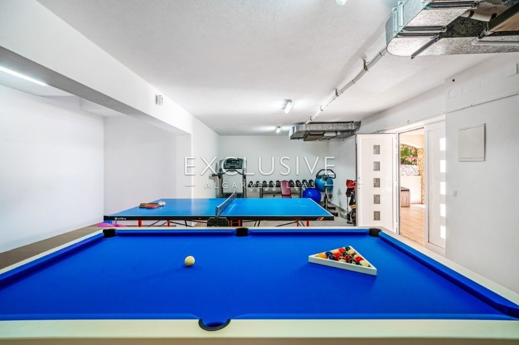 Modern 4 bed villa, with traditional Portuguese features, pool and seaviews, Carvoeiro