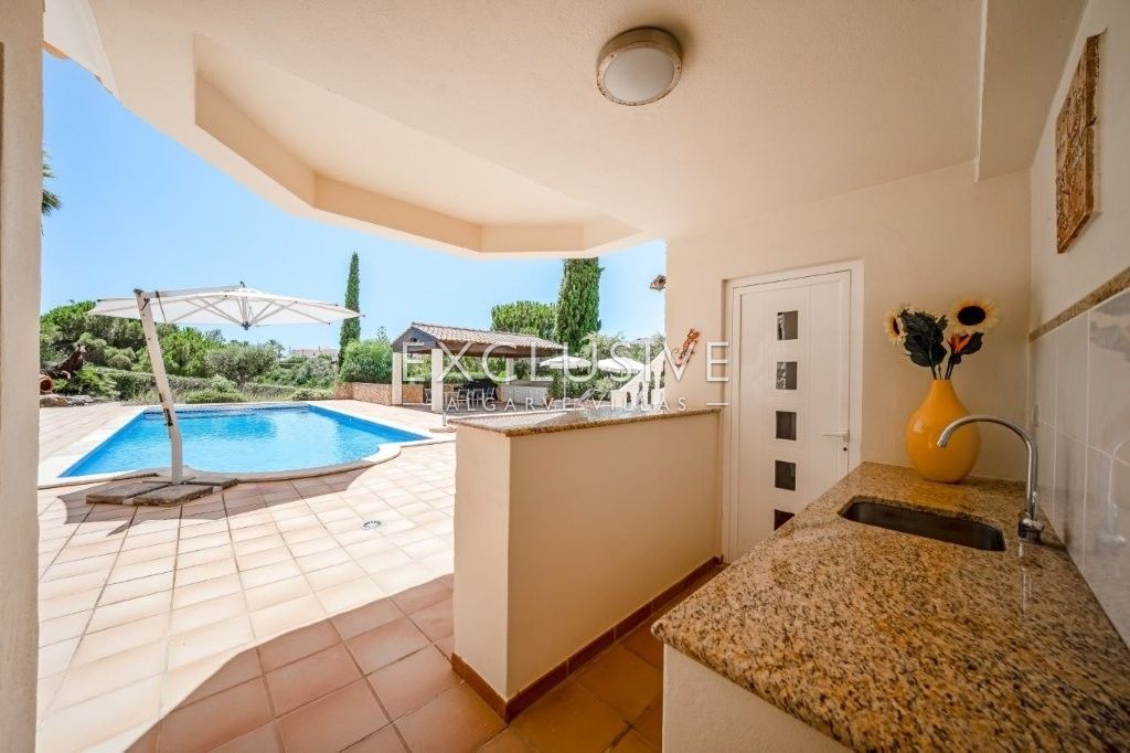 Modern 4 bed villa, with traditional Portuguese features, pool and seaviews, Carvoeiro