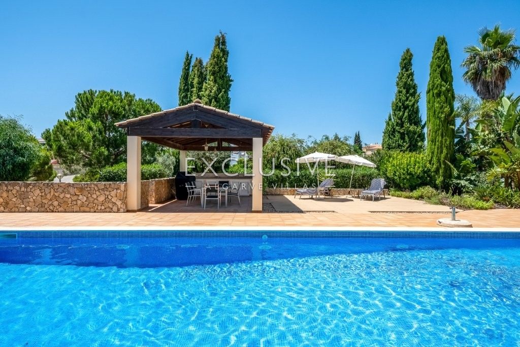 Modern 4 bed villa, with traditional Portuguese features, pool and seaviews, Carvoeiro