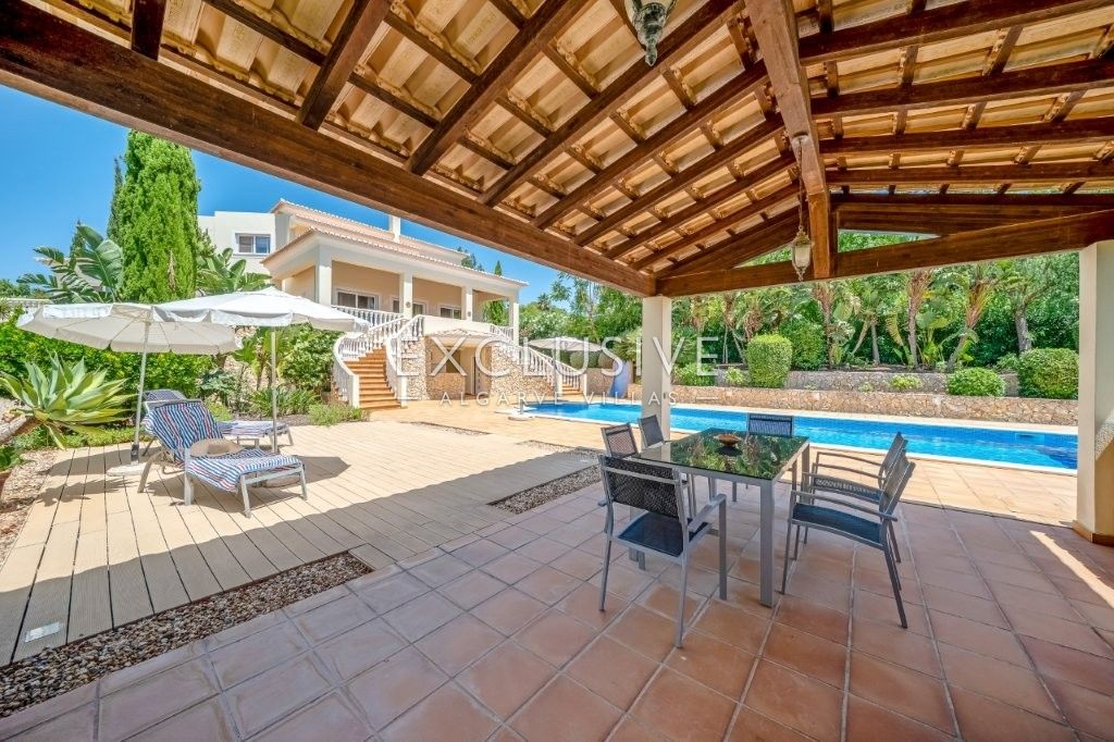 Modern 4 bed villa, with traditional Portuguese features, pool and seaviews, Carvoeiro