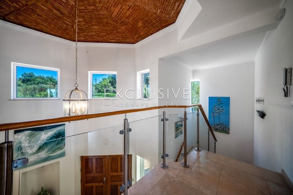 Modern 4 bed villa, with traditional Portuguese features, pool and seaviews, Carvoeiro