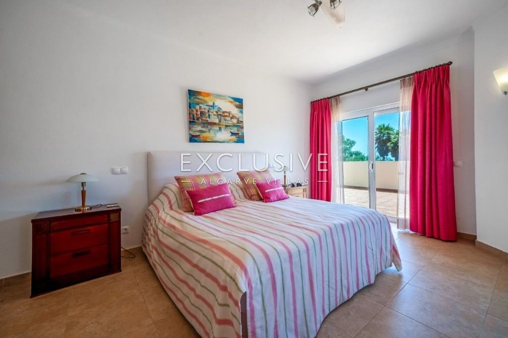 Modern 4 bed villa, with traditional Portuguese features, pool and seaviews, Carvoeiro