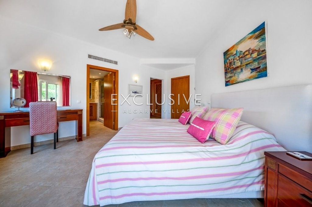 Modern 4 bed villa, with traditional Portuguese features, pool and seaviews, Carvoeiro