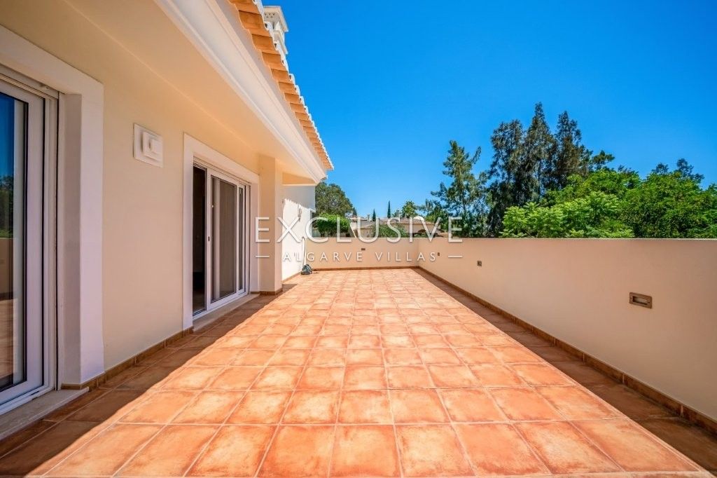 Modern 4 bed villa, with traditional Portuguese features, pool and seaviews, Carvoeiro