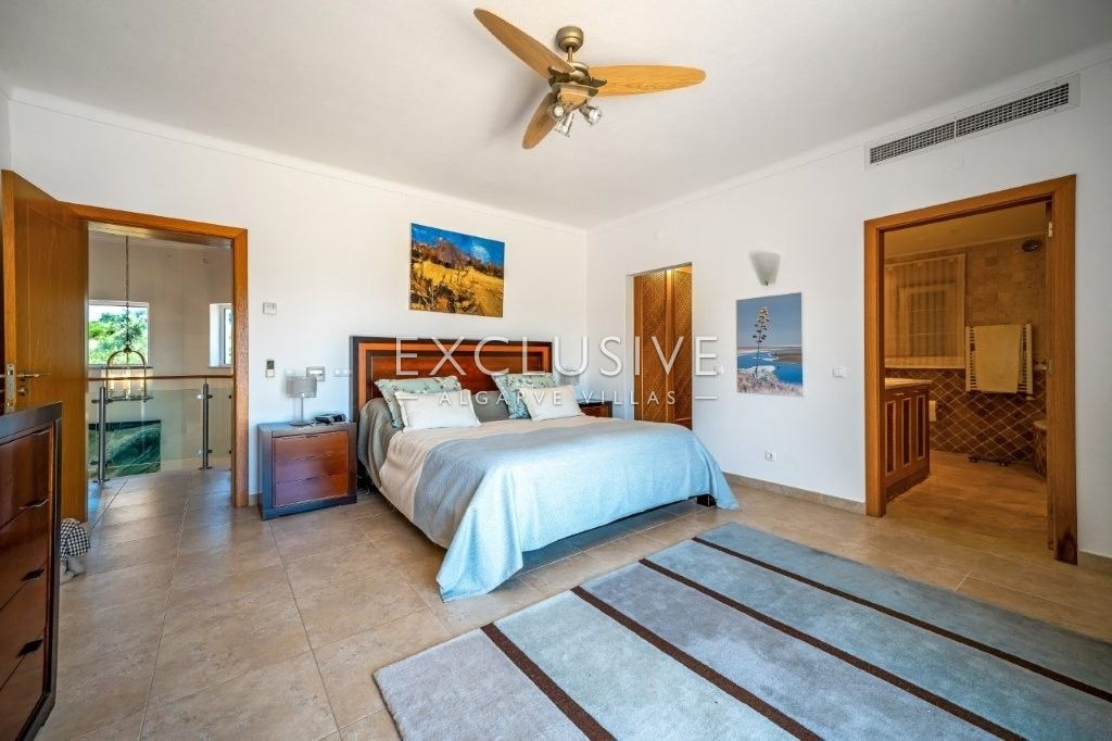 Modern 4 bed villa, with traditional Portuguese features, pool and seaviews, Carvoeiro