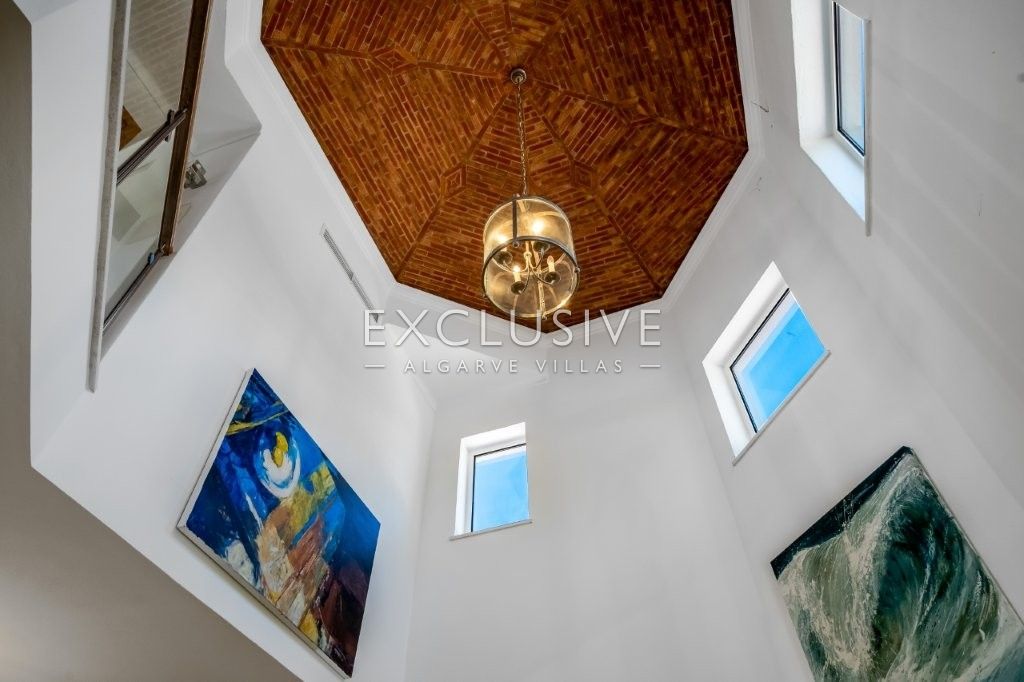 Modern 4 bed villa, with traditional Portuguese features, pool and seaviews, Carvoeiro