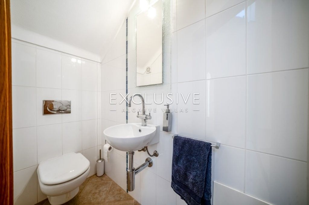 Modern 4 bed villa, with traditional Portuguese features, pool and seaviews, Carvoeiro