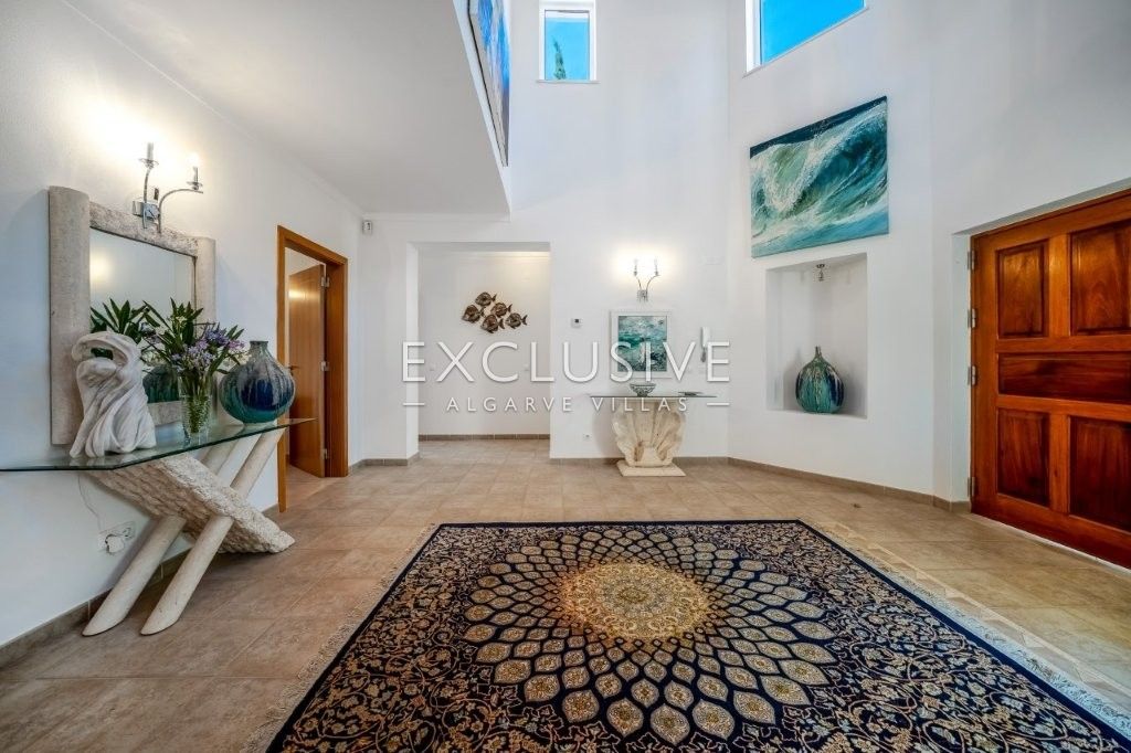 Modern 4 bed villa, with traditional Portuguese features, pool and seaviews, Carvoeiro